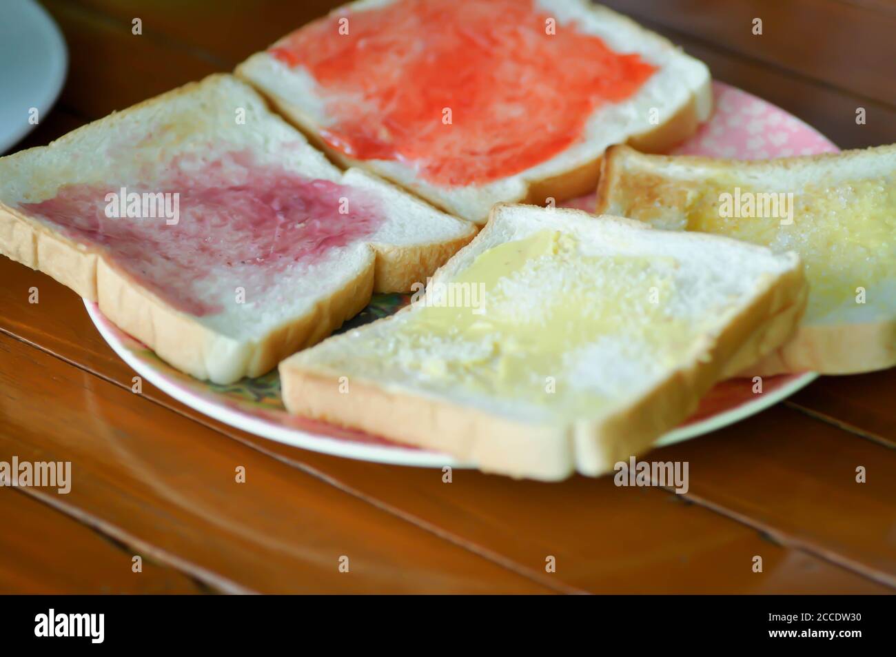 tostadas o pan con mantequilla y azúcar Fotografía de stock - Alamy
