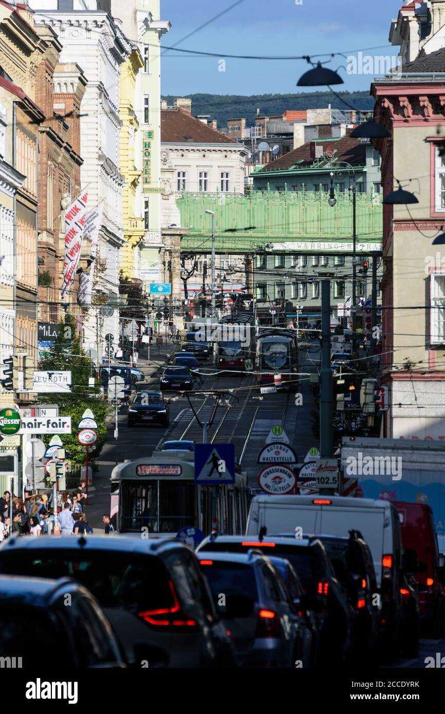 Viena, calle Währinger Strasse, tranvía, coches, metro línea 6, atasco, Austria, Viena, 09. Alsergrund Foto de stock