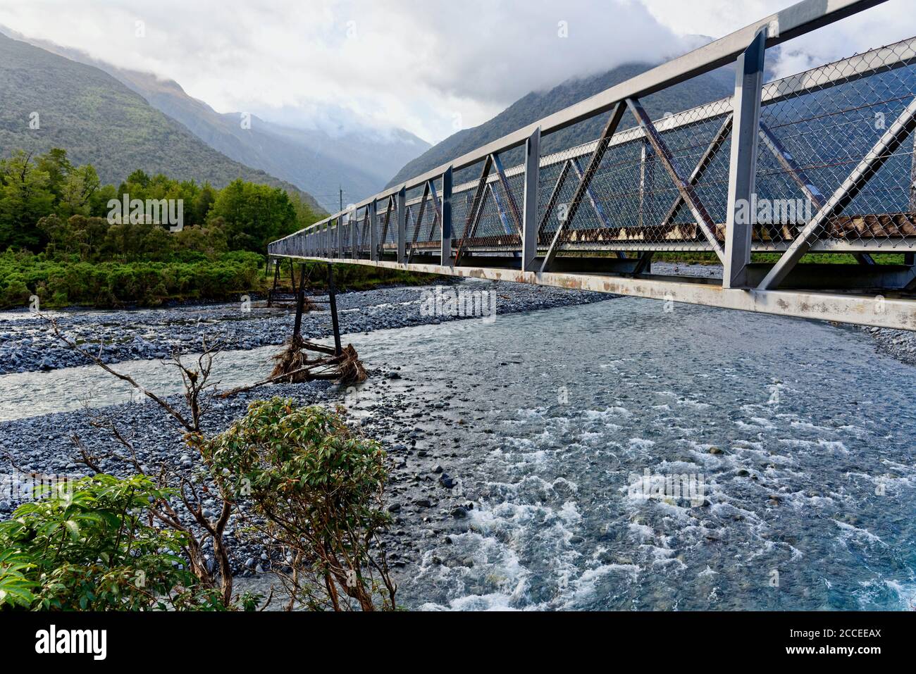 Deception Bridge a lo largo de la autopista Great Alpine Highway cerca de Arthurs Pass, Nueva Zelanda Foto de stock