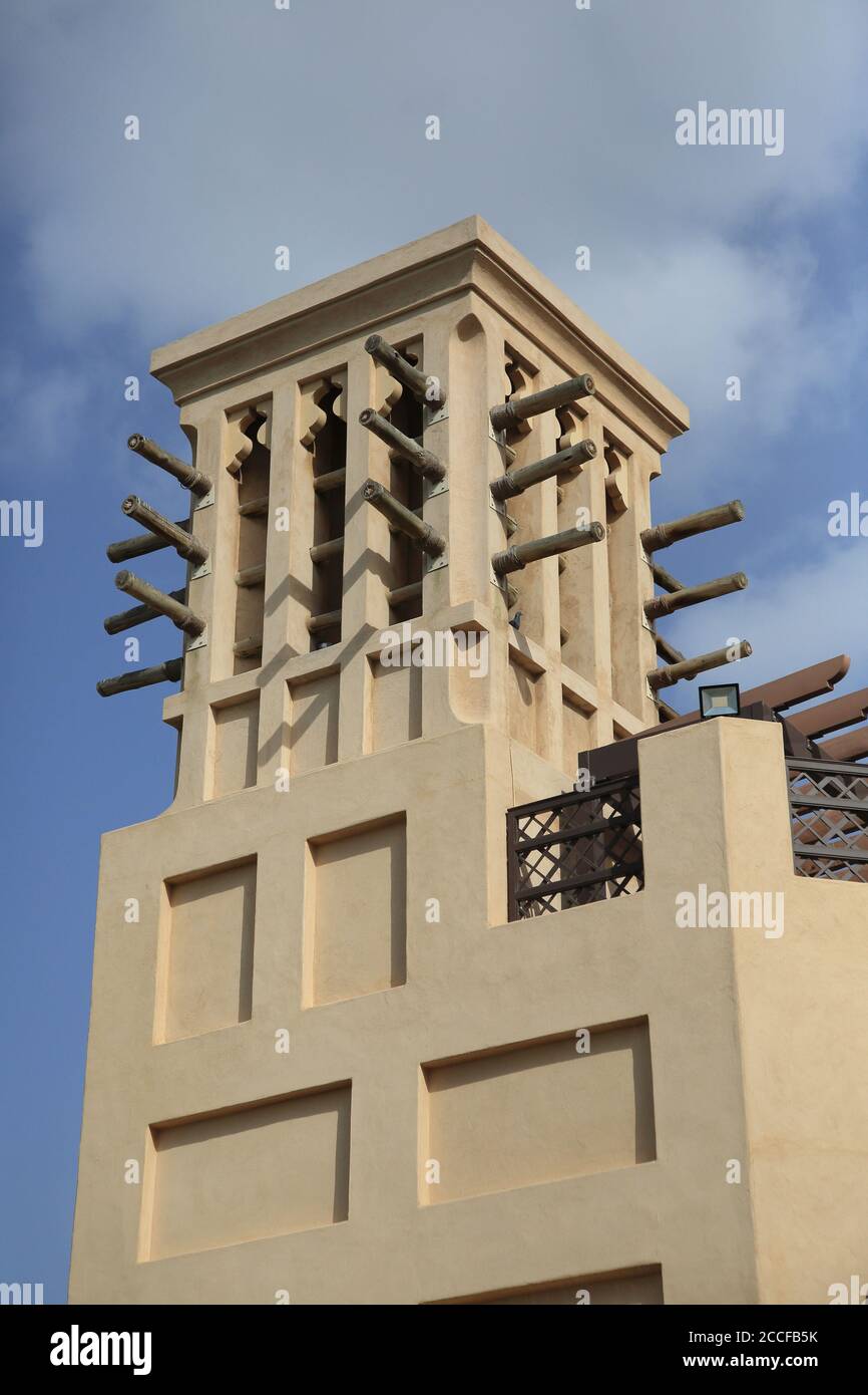Torre de refrigeración árabe tradicional en Dubai, EAU Foto de stock