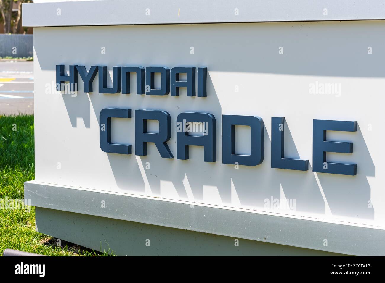 Agosto 3, 2020 Mountain View / CA / USA - Hyundai CUNA signo en su sede en Silicon Valley; HYUNDAI CUNA es una inversión de capital de riesgo Foto de stock