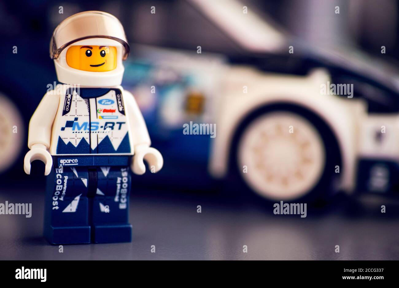 Tambov, Federación Rusa - 18 de octubre de 2019 Lego Ford Fiesta M-Sport WRC  piloto minifigure contra su coche por LEGO Speed Champions. Disparo de  estudio Fotografía de stock - Alamy