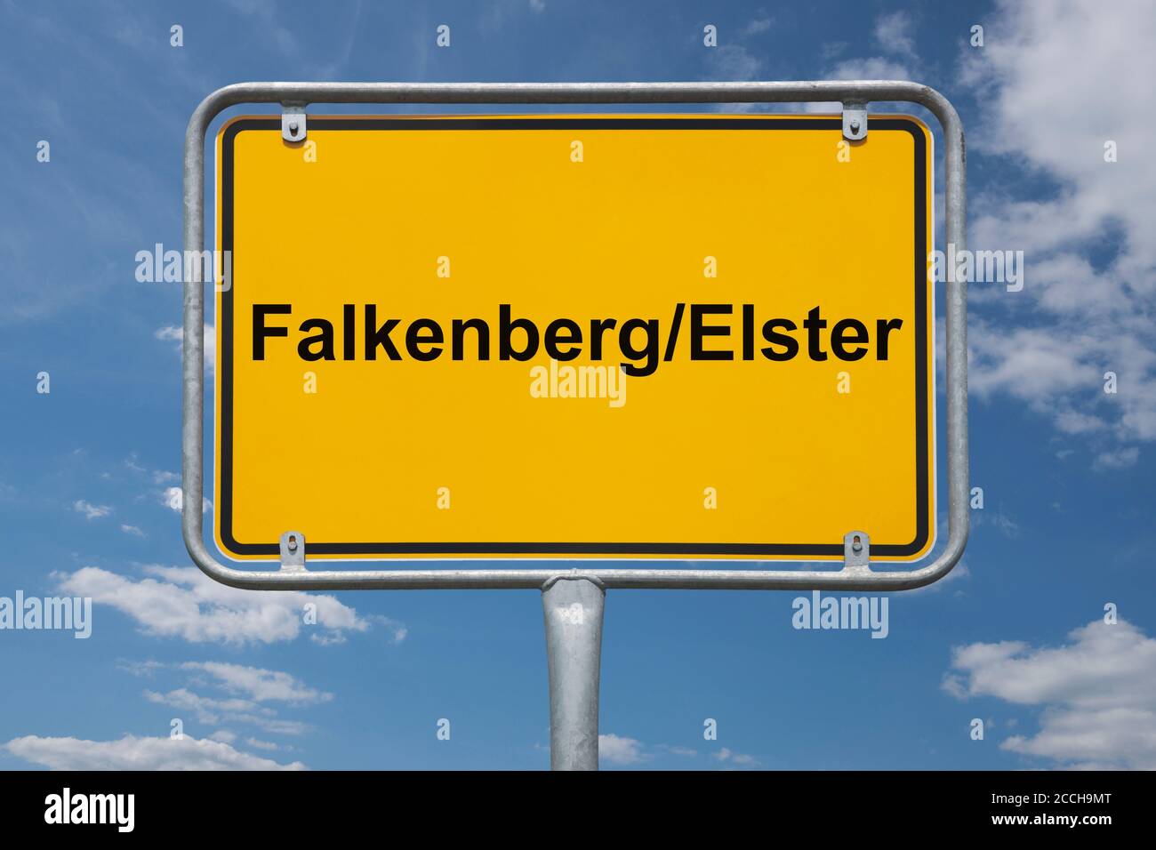 Ortstafel Falkenberg/Elster, Brandenburg, Deutschland | lugar nombre signo Falkenberg/Elster, Brandenburg, Alemania, Europa Foto de stock