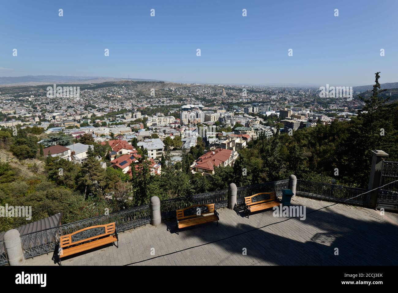 Monte Mtatsminda: Punto de vista y vista panorámica del centro de la ciudad de Tbilisi, República de Georgia Foto de stock