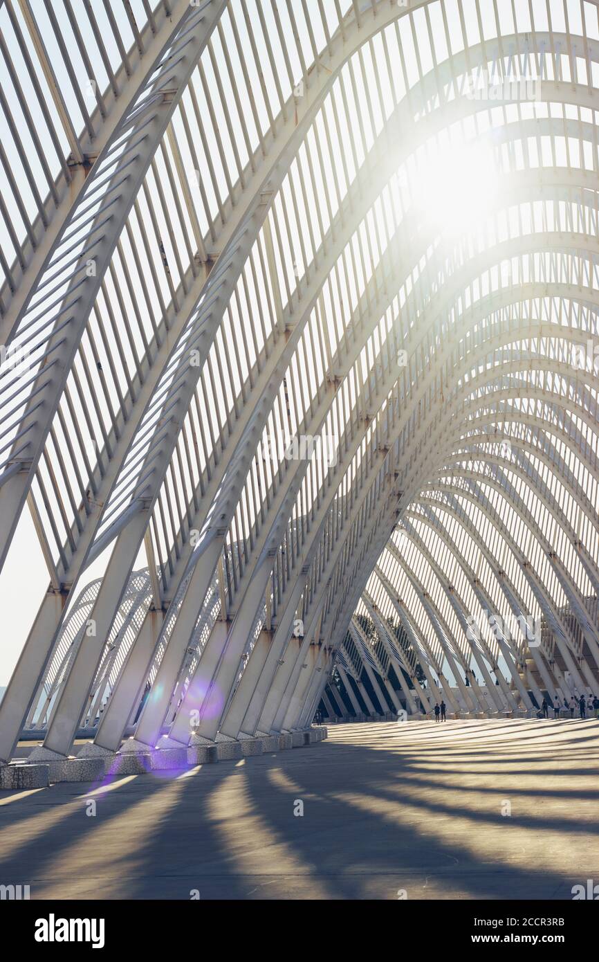 Atenas, Grecia - Agosto 03 2020: Arco de Acero en el Estadio Olímpico de Atenas, construido para los Juegos Olímpicos de 2004 por Santiago Calatrava Foto de stock