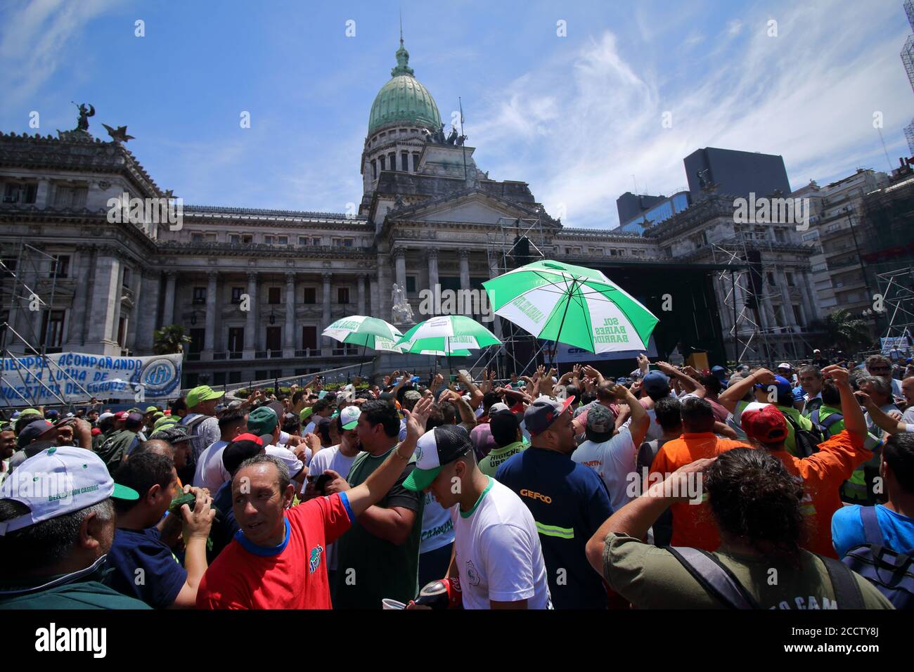 Protesta de los trabajadores en el Congreso Argentino Foto de stock