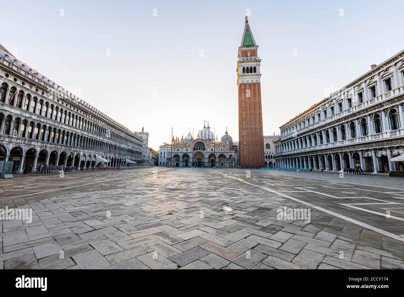 Piazza San Marco abandonado debido a la pandemia de Corona, Venecia, Veneto, Italia Foto de stock