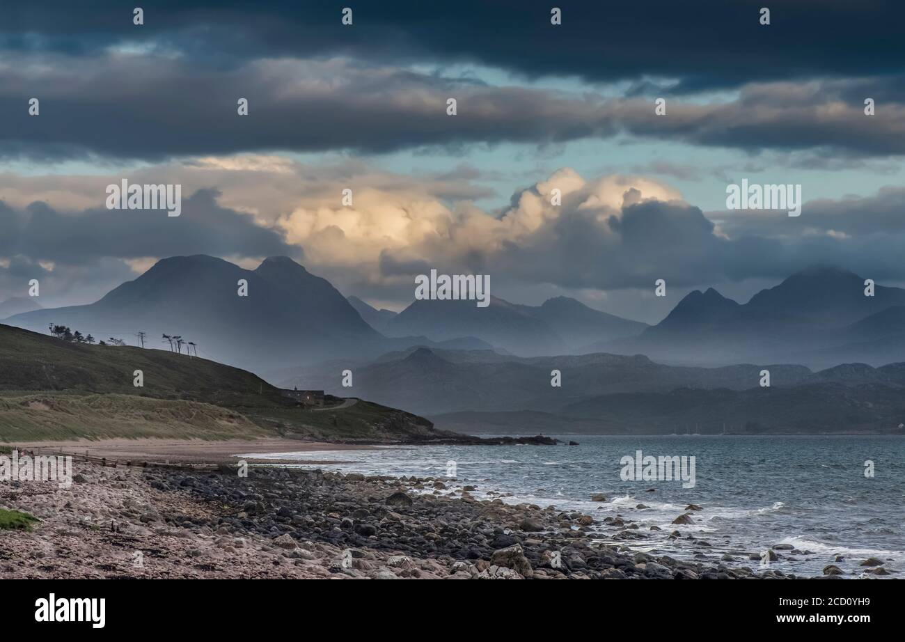 paisaje de montaña y mar escocia Foto de stock