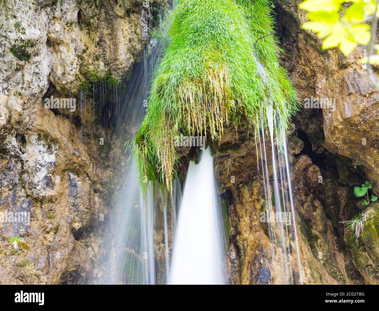 Parque nacional Lagos de Plitvice en Croacia Europa flujo de agua cascada escénico paisaje Foto de stock