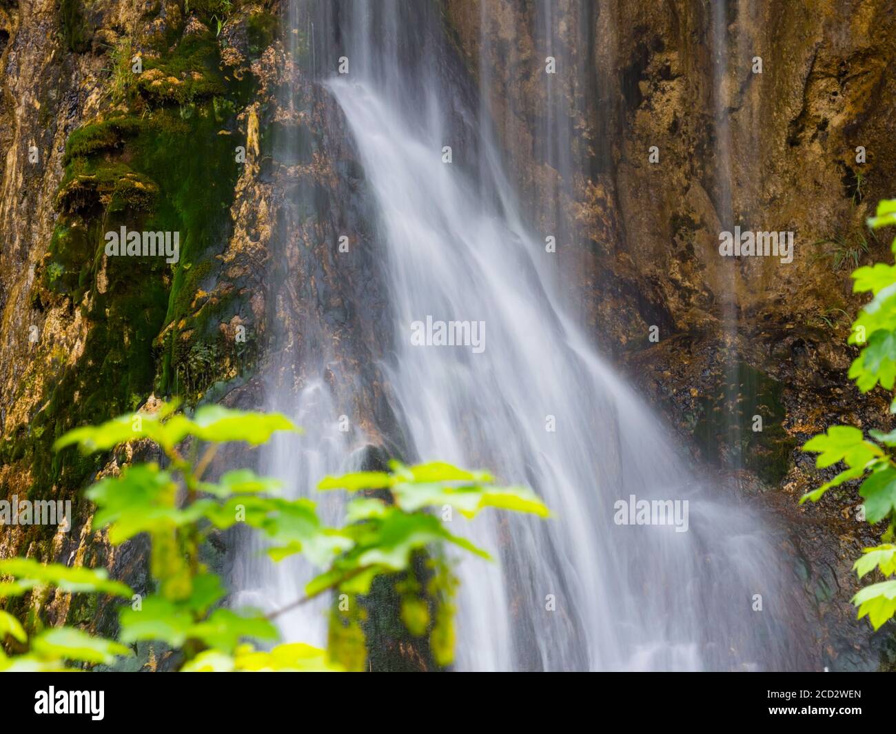 Parque nacional Lagos de Plitvice en Croacia Europa flujo de agua cascada escénico paisaje Foto de stock