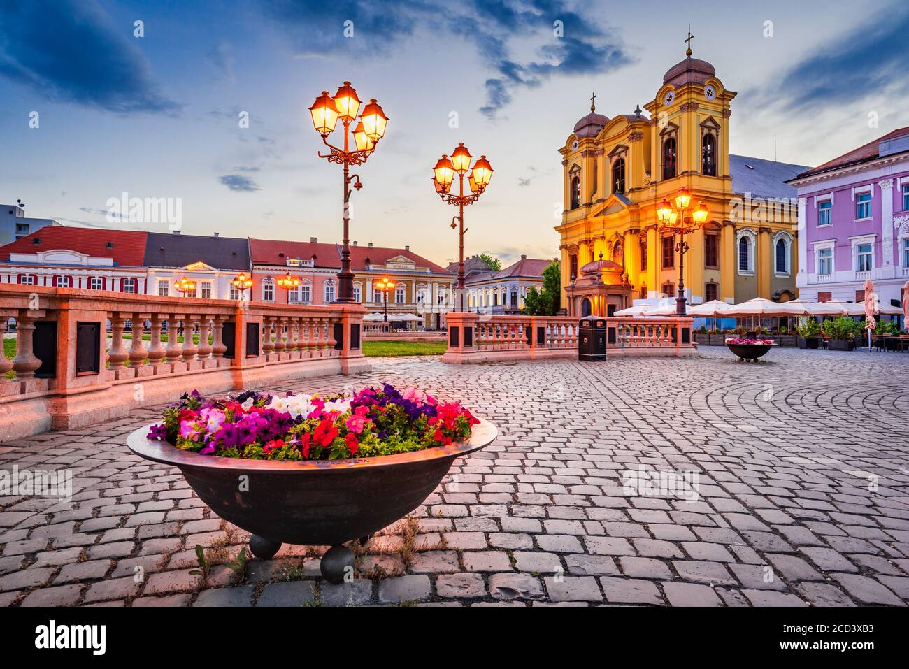 Timisoara, Rumanía - Catedral de San Jorge en Union Square, Banat en Transilvania Foto de stock