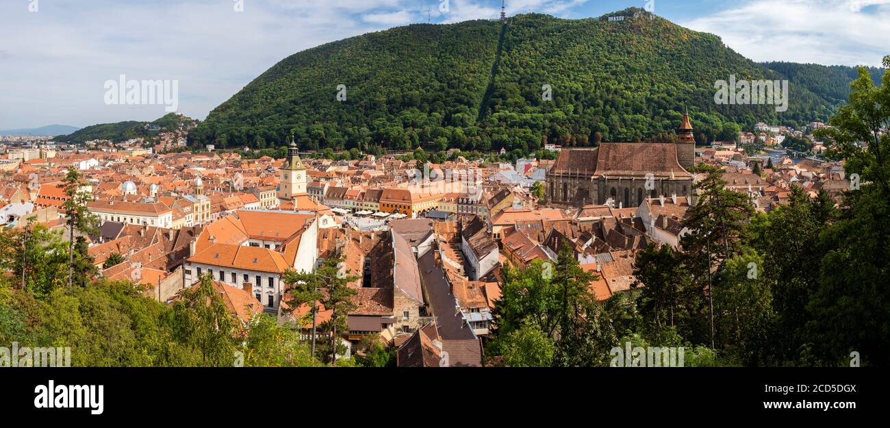 Vista panorámica de la ciudad de Brasov desde la Torre Blanca, Transilvania, Rumania Foto de stock