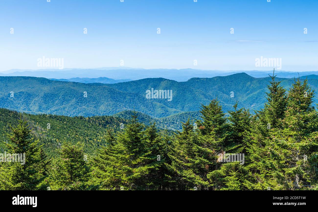 Great Smoky Mountains visto desde Blue Ridge Parkway, Carolina del Norte, Estados Unidos Foto de stock