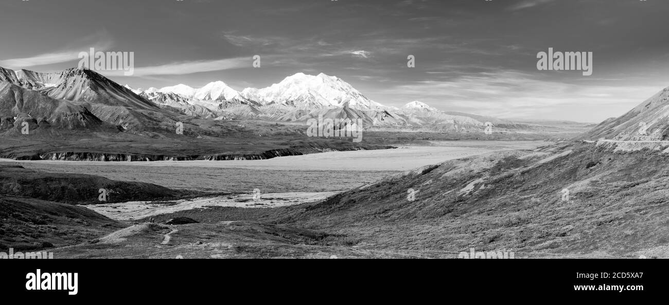 Paisaje con montañas, Cuenca policromada, Parque Nacional Denali, Alaska, Estados Unidos Foto de stock