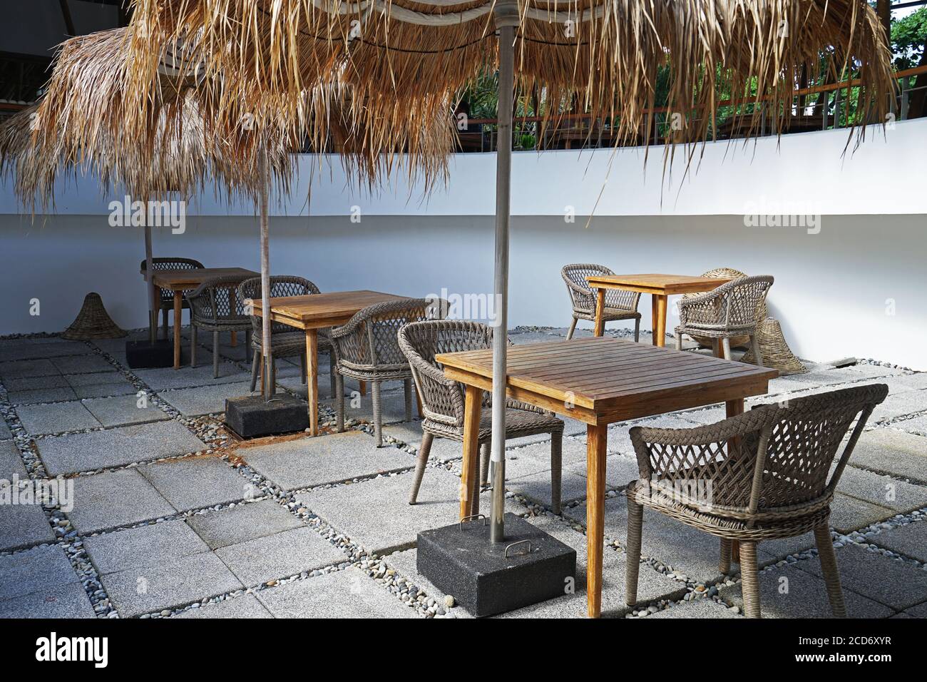 Mesas plegables de terraza para bares y restaurantes. Diseño y