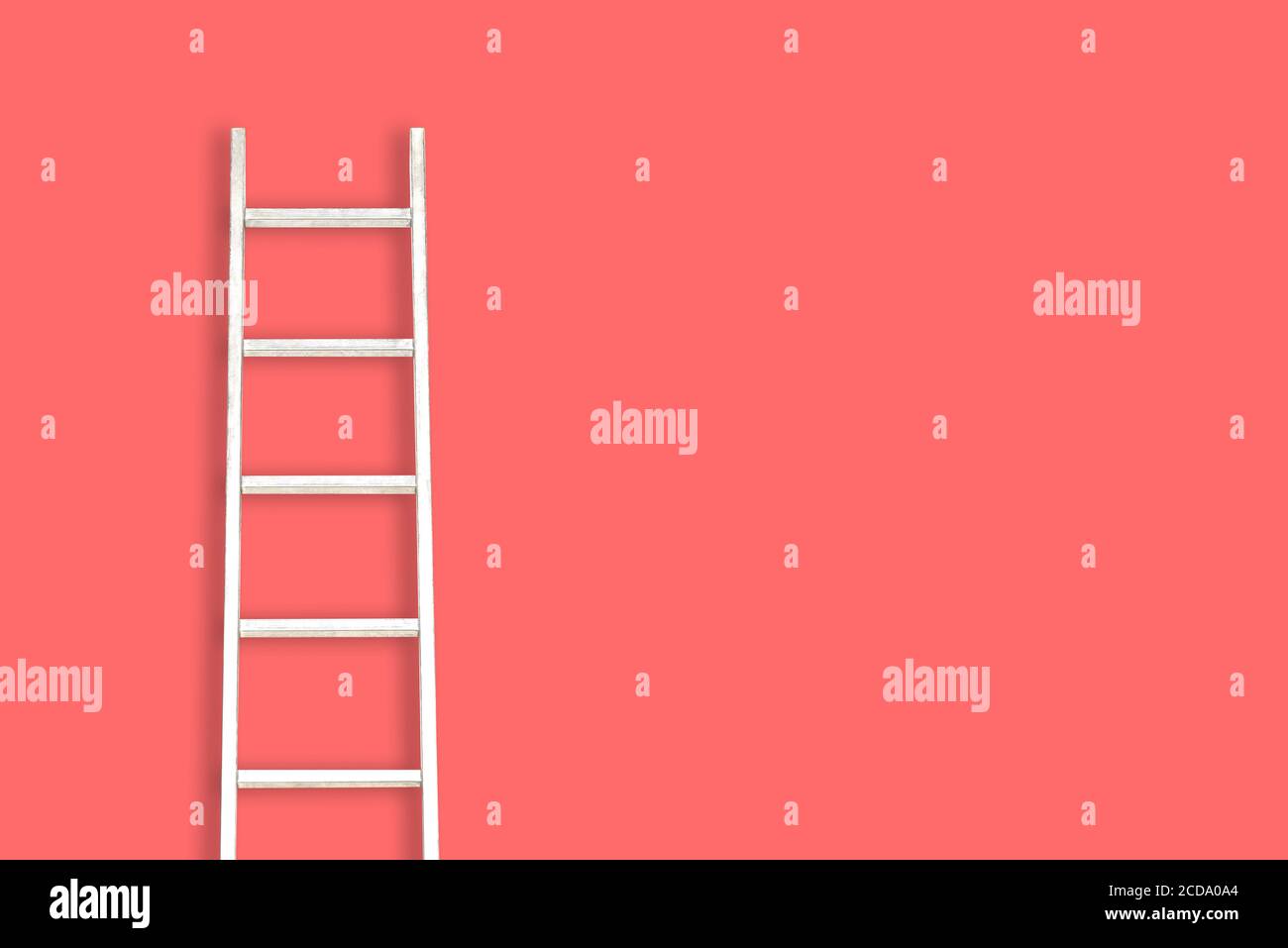 Escalera blanca sobre fondo rojo con una copia del espacio. Estilo minimalista. El concepto de motivación, construcción y reparación. Foto de stock