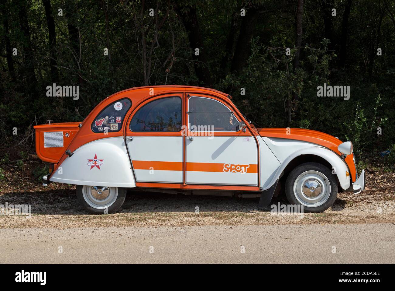 2cv Citroen 2cv Fotos E Imagenes De Stock Alamy