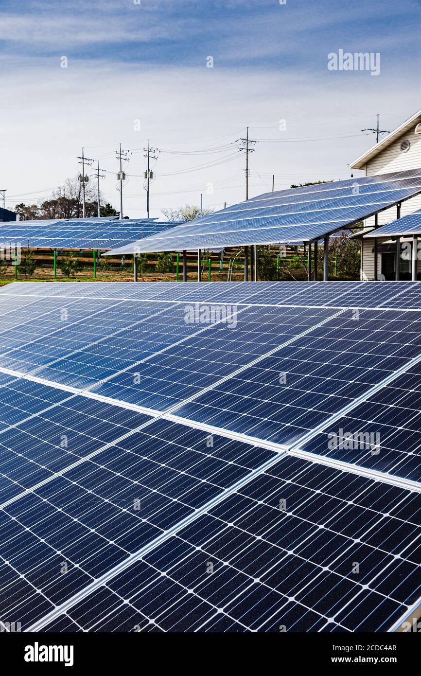 Concepto de energía verde, paneles solares y turbinas eólicas 012  Fotografía de stock - Alamy