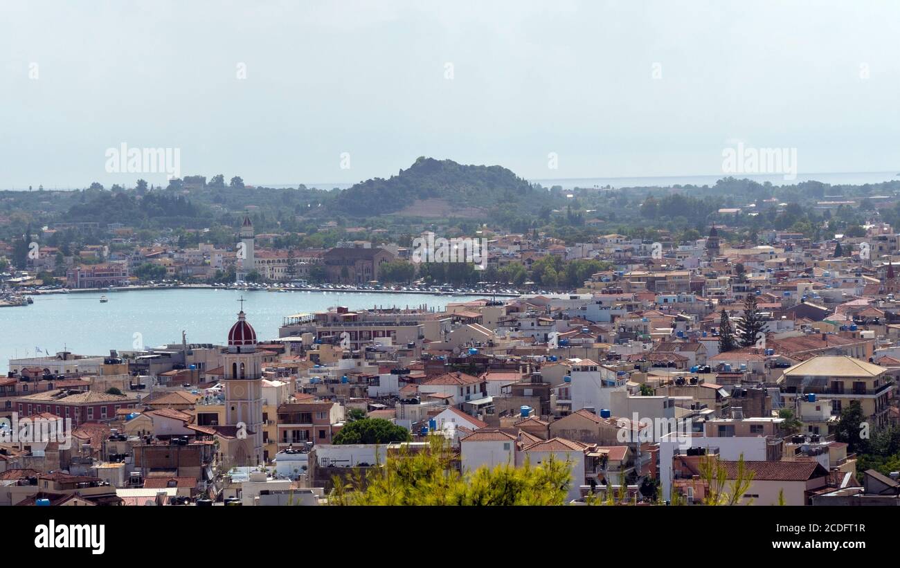 Panorama de la ciudad de Zakynthos y la bahía circundante Foto de stock