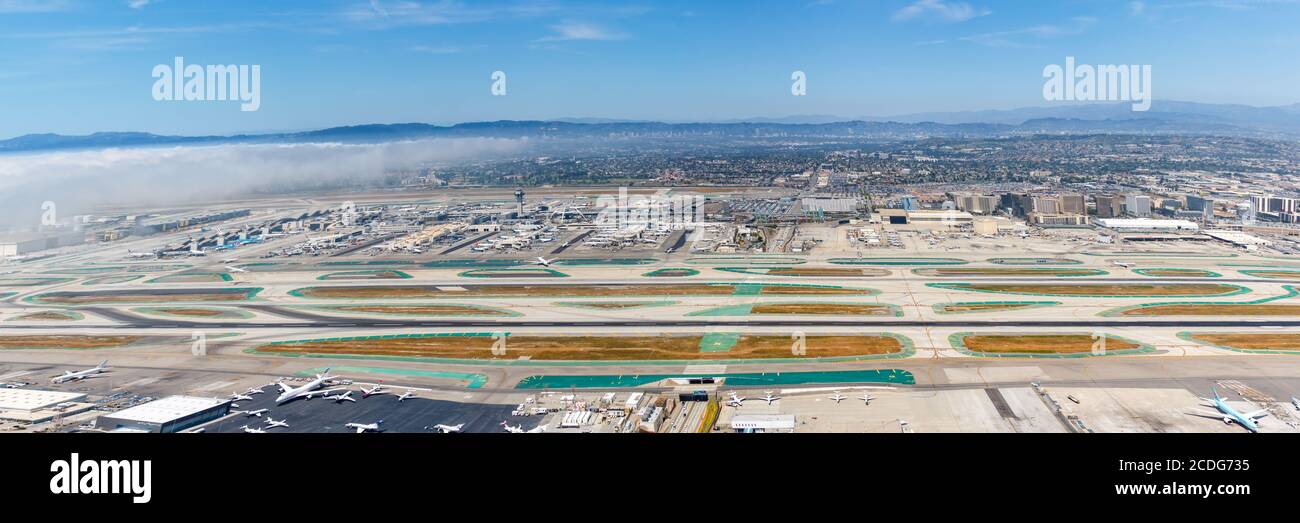 Los Angeles, California - 14 de abril de 2019: Vista aérea del Aeropuerto Internacional de los Angeles (LAX) en California. Foto de stock