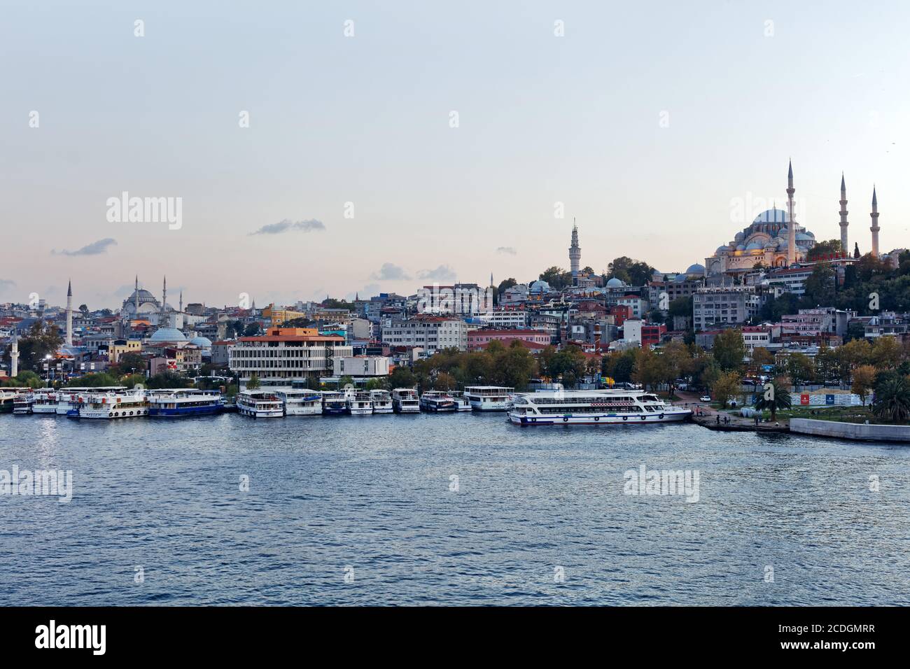 Ferry en el Bósforo. Estambul, Turquía. Foto de stock