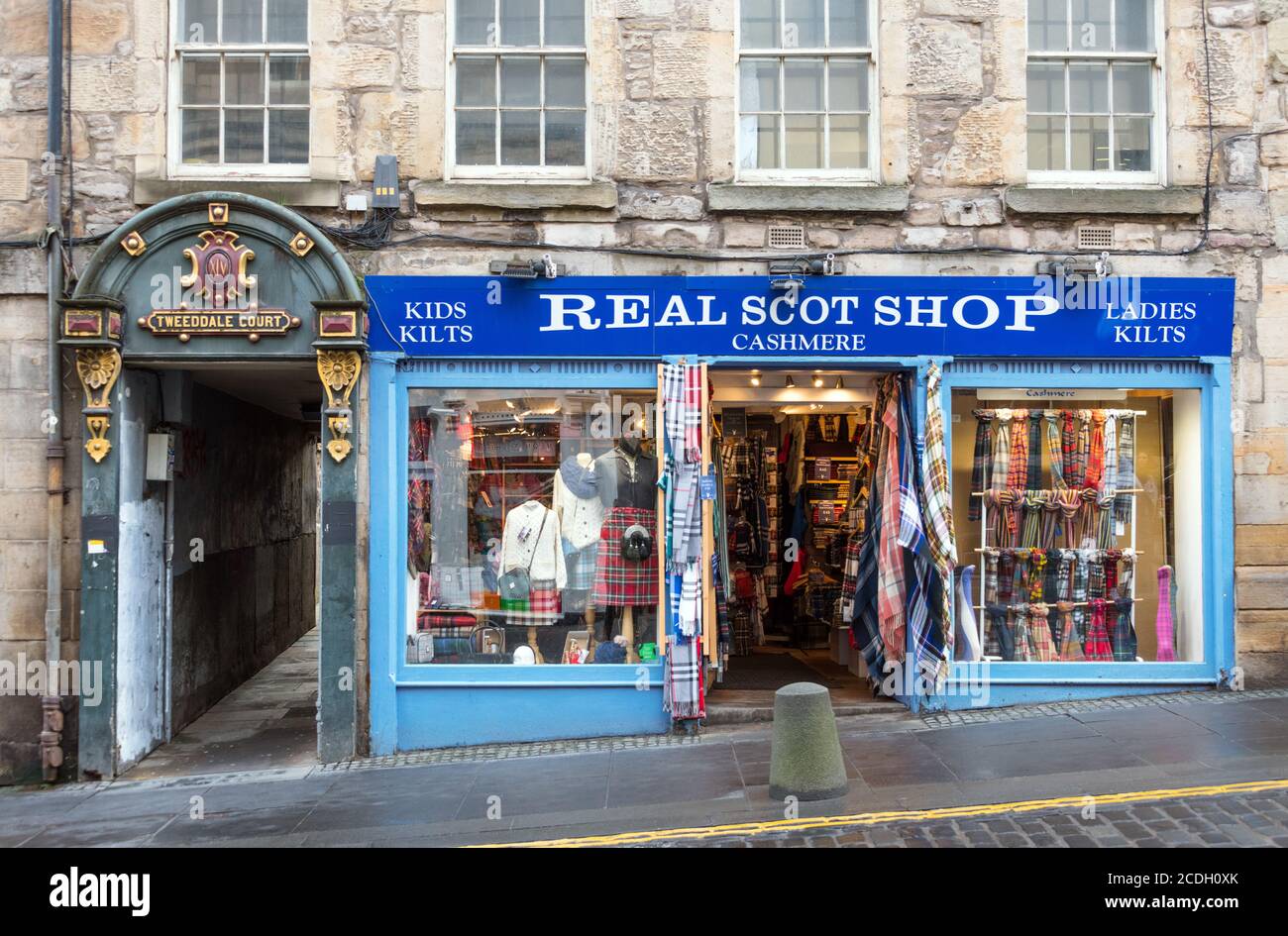 Tienda de cashmere en la Royal Mile, Edimburgo, Escocia Fotografía de stock  - Alamy