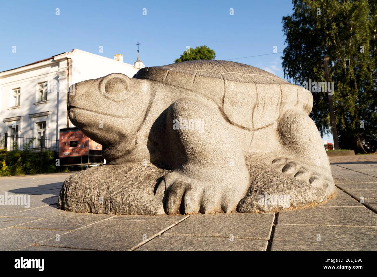 Escultura de la tortuga en Daugavpils, Letonia. La escultura está en Rigas iela, una calle en el corazón de la segunda ciudad de Letonia. Foto de stock