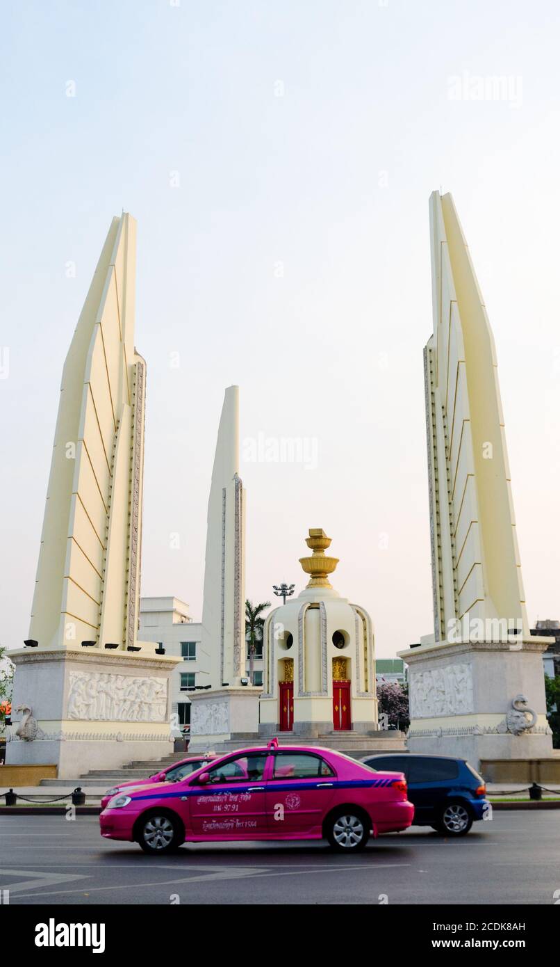 Monumento a la democracia, Bangkok Foto de stock