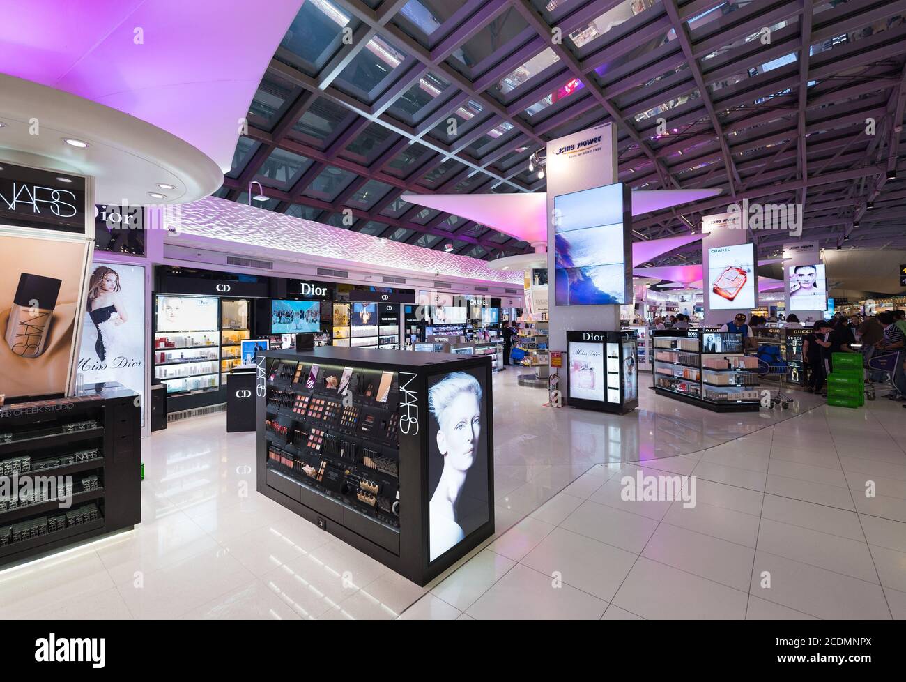 Tiendas de cosméticos libres de impuestos, aeropuerto de Bangkok Foto de stock