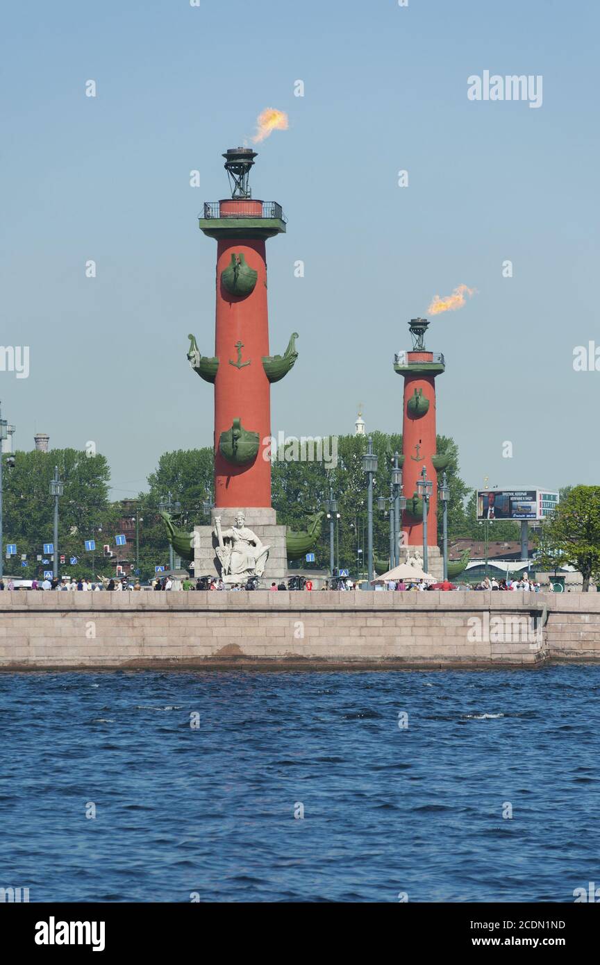 Columnas rostrales, San Petersburgo, Rusia Foto de stock