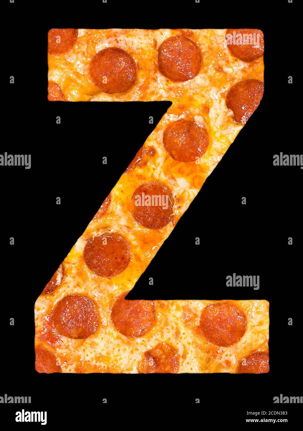 Letra Z cortada de pizza con peperoni Foto de stock