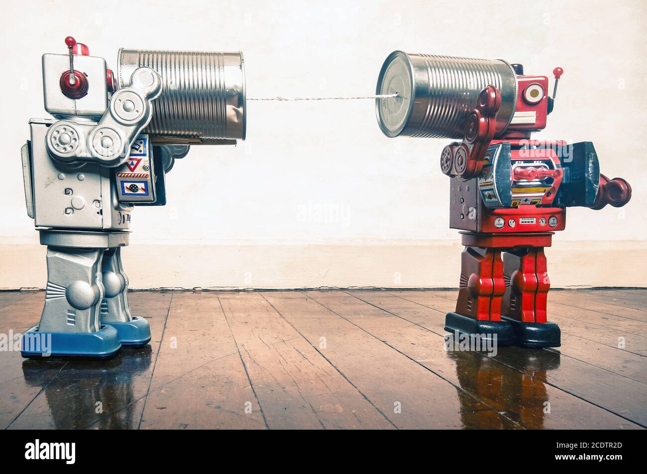 tin puede llamar a robots Fotografía de stock - Alamy