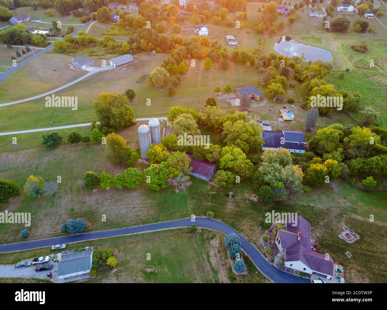 Vista aérea del campo americano con campo rural de paisaje de tierras de cultivo Escenografía en Ohio Foto de stock