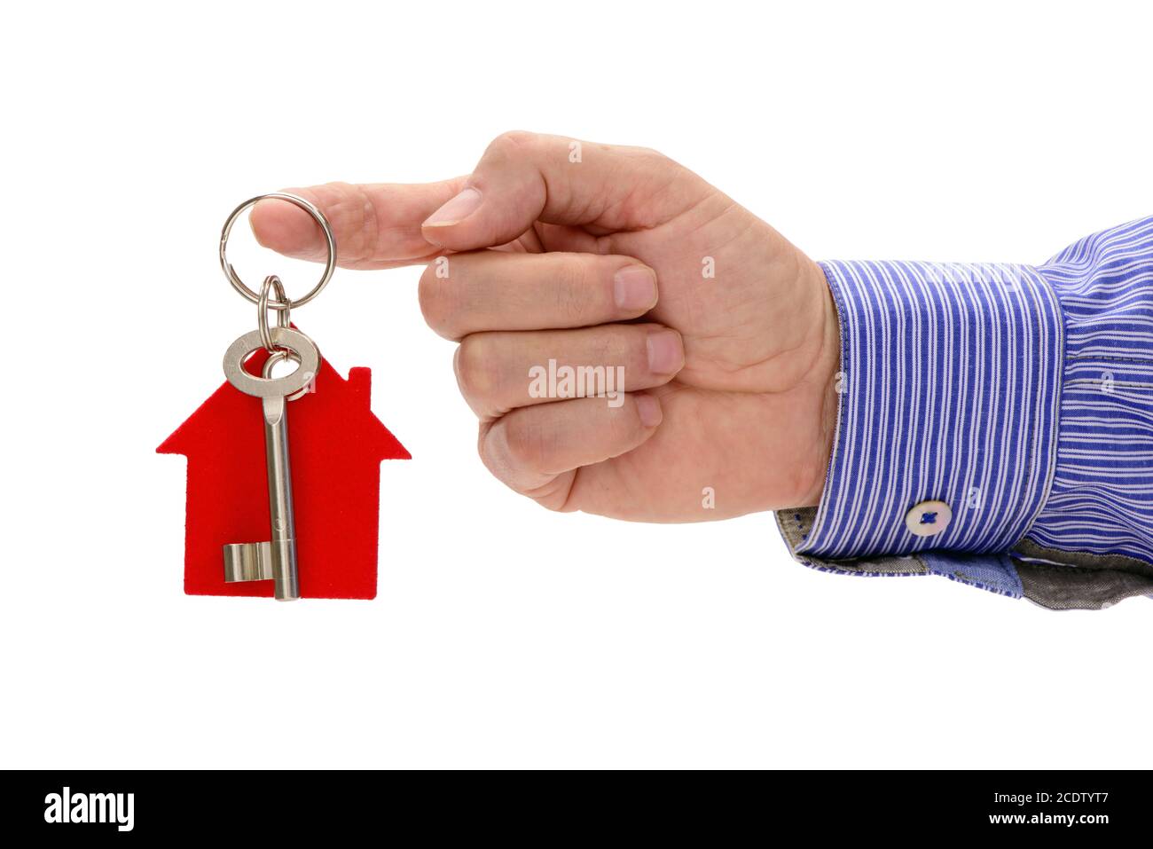 Llaves con llavero en forma de puerta abierta de casa como concepto de  entrega inmobiliaria de una casa nueva y seguridad en la entrada Fotografía  de stock - Alamy