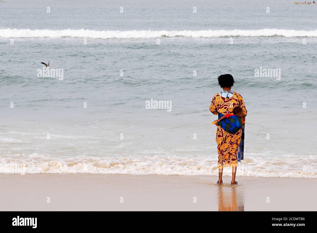 Senegal, ciudad de San Luis, Patrimonio de la Humanidad de la Unesco, retorno de los pescadores Foto de stock