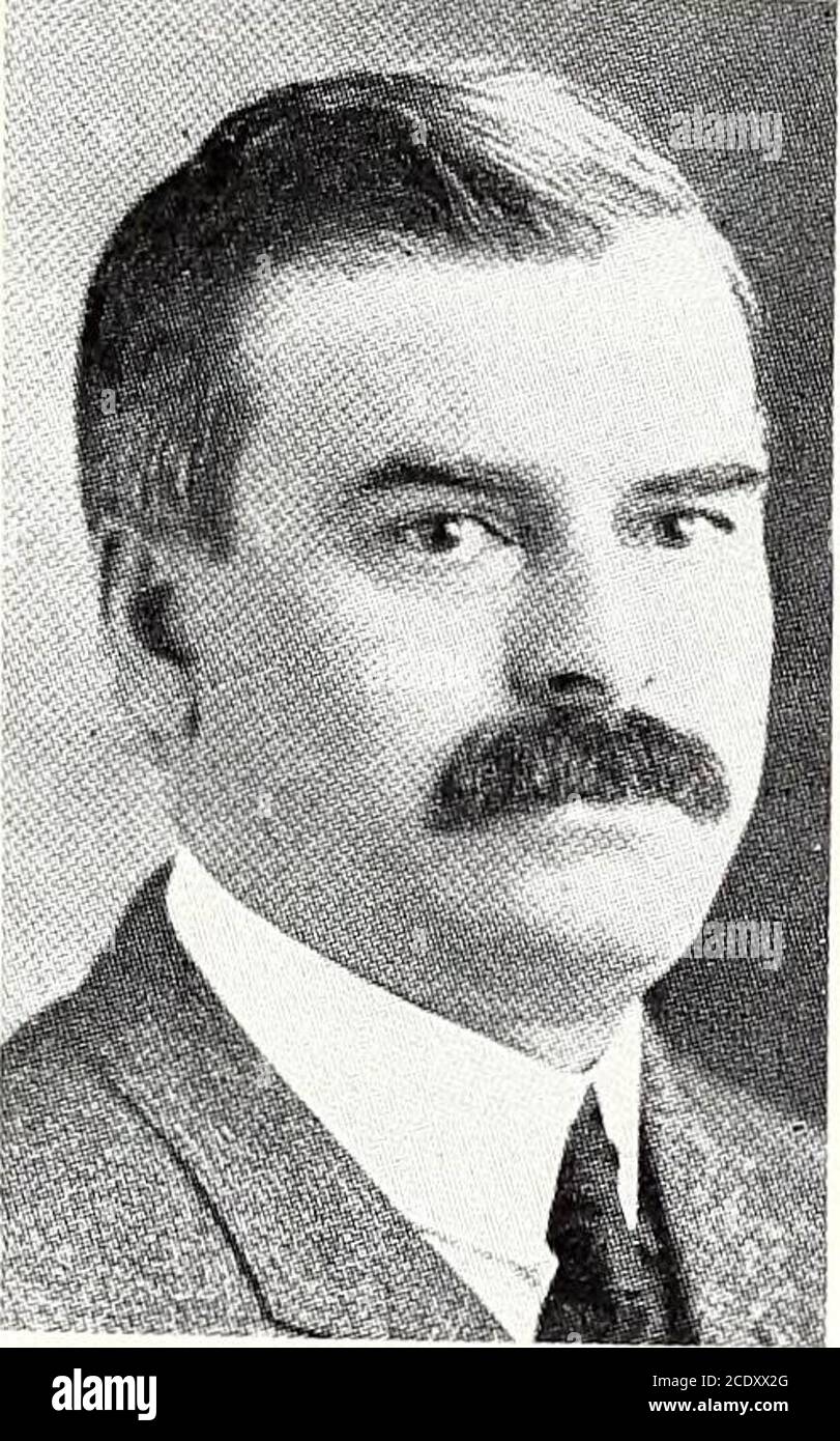 . Hombres notables de Illinois y su estado. COSMOPOLITAN Electric COMPANY STATION, CHICAGO la Cosmopolitan Electric Company es una estación central de luz eléctrica y la compañía de energía que suministra a los consumidores en la porción aconsiderable de la ciudad de Chicago donde mantiene sus líneas de distribución. La central eléctrica de la compañía, ills-trated adjunto, está situada en la rama .sur del río Chicago, en la calle Grove al este de la calle Canal. Se trata de una estación generadora de energía amoderna, completa y eflciente de capacidad sulflciente para atender las necesidades de la empresa durante los próximos años. Es e Foto de stock