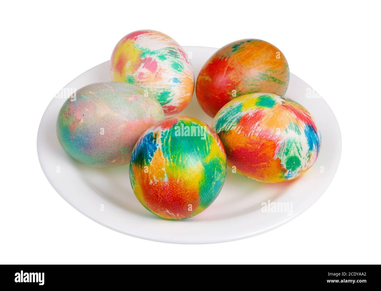 Huevos de Pascua pintados en colores arcoiris con colorantes naturales macro aislada Foto de stock