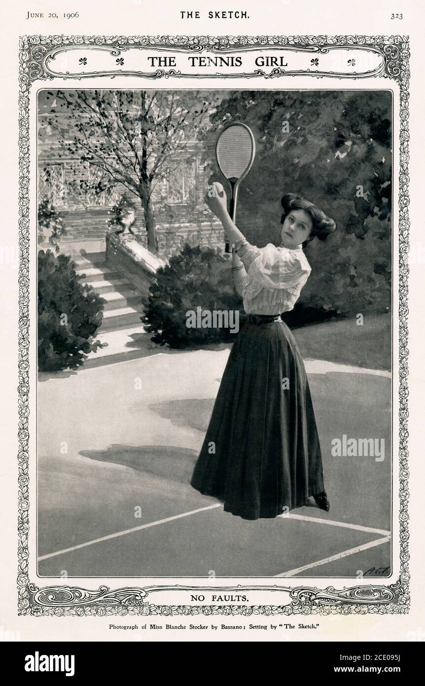 The Tennis Girl, 1906 Edwardian revista posó fotografía del estudio de Bassano de la actriz Blanche Stocker, que parece no tener ningún fallo con su servicio Foto de stock