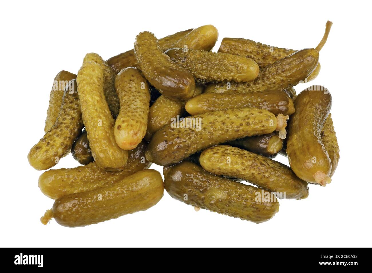 Producto alimenticio diario - pepinos pepinos pepino verde en escabeche pila aislada macro Foto de stock