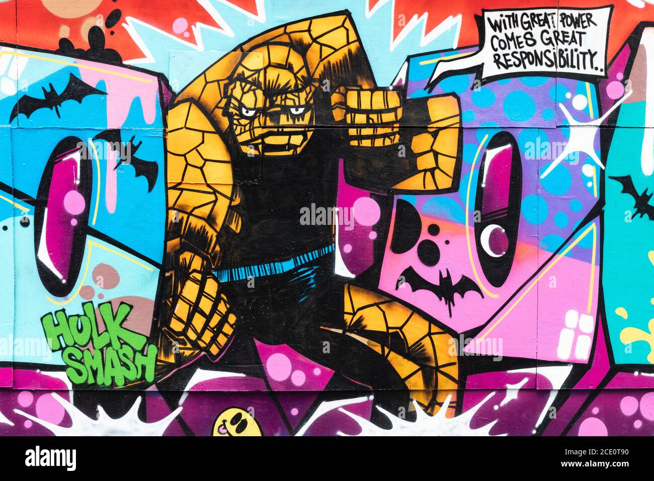 Graffiti mural de la cosa de Marvel Comics en el muro de graffiti Suvilahti en Helsinki, Finlandia Foto de stock