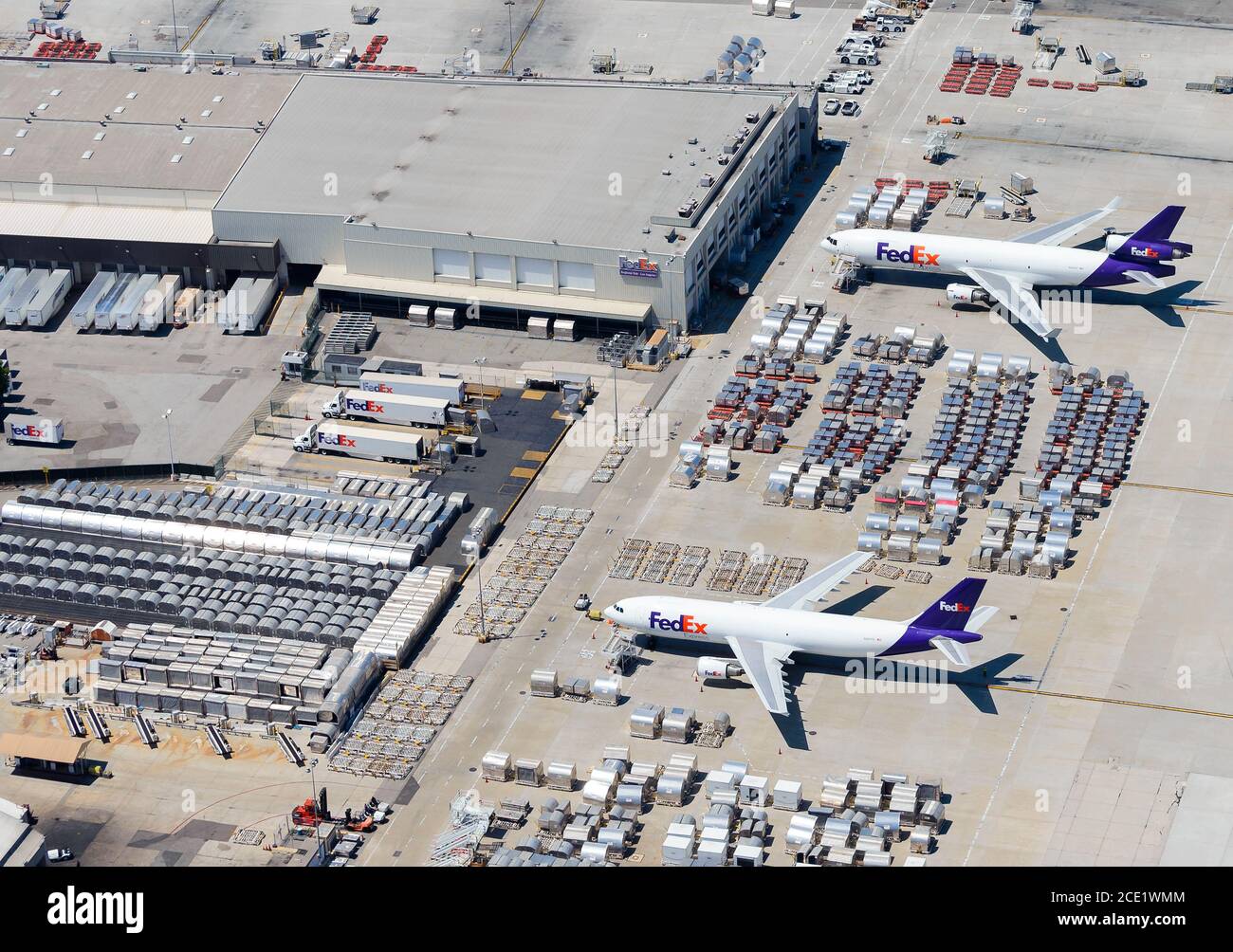 Centro de distribución de carga de FedEx (Federal Express) en el