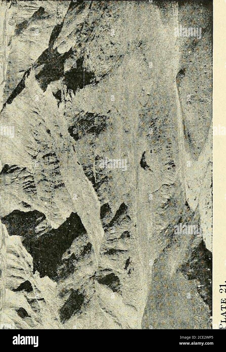 . Geografía física elemental. E actúa como intermediario, el océano suministra el agua, y dos fuerzas internas le brindan la oportunidad, — calor interno y gravedad. El formientosda elevaciones para ser destruido, el último dibuja el watererto la tierra y causa una tendencia para que los materiales movieran de los lugares más altos a los más bajos. La erosión es la gran agenciade la preparación; para su trabajo principal, los agentes erosivos dosifica la destrucción y mucho transporte; y el océano, aparte de su trabajo de erosión, es el gran fondo receptor para los desechos de la tierra. Estos cambios están en marcha Foto de stock