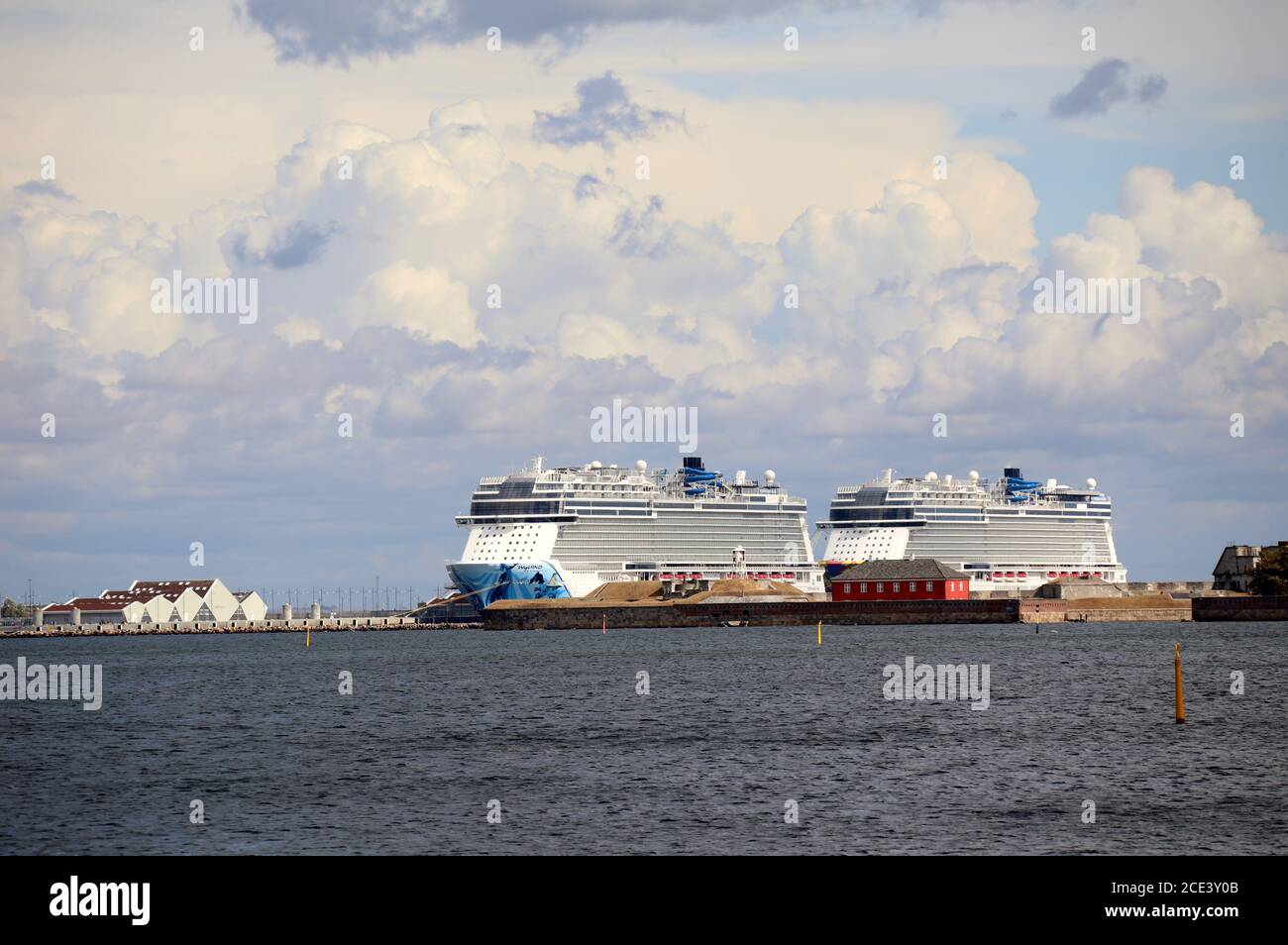Cruceros atracados en Copenhague Foto de stock
