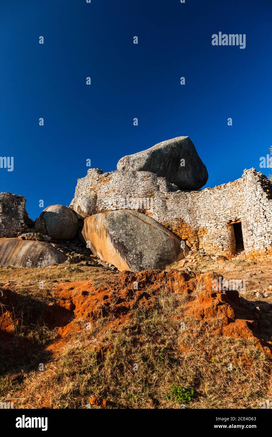 Grandes ruinas de Zimbabwe, patio del complejo de la colina, acrópolis, antigua capital de la civilización Bantu, provincia de Masvingo, Zimbabwe, África Foto de stock