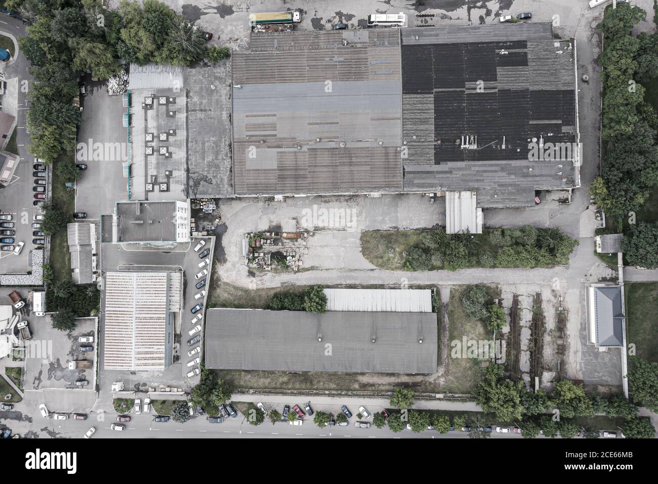 vista aérea del distrito industrial urbano con almacenes y edificios desde arriba Foto de stock