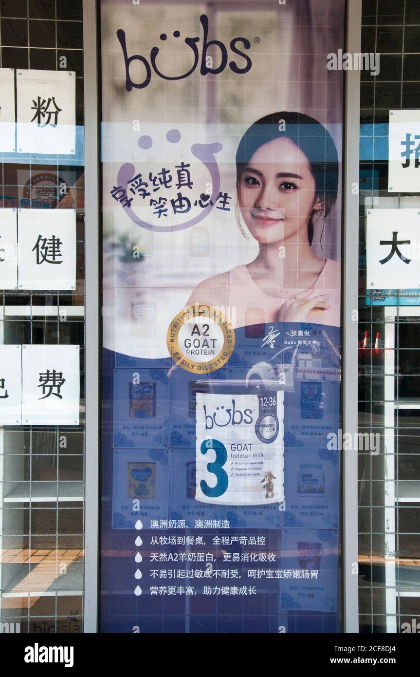 A través de Daigou o de 'Compras de sustitutos', los chinos compran bienes de consumo en el extranjero (por ejemplo Fórmula australiana para bebés) para su envío a China. Foto de stock