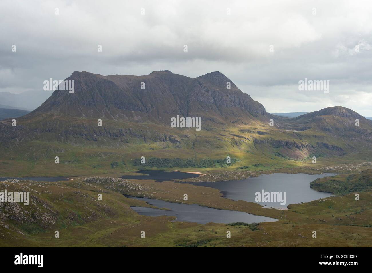 Loch Lurrgain y montañas, Escocia, Islas Británicas Foto de stock