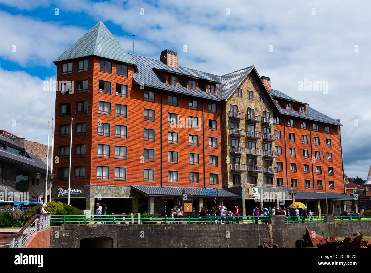 Puerto Varas, Chile. 13 de febrero de 2020. Vista del Radisson Hotel Puerto  Varas Fotografía de stock - Alamy