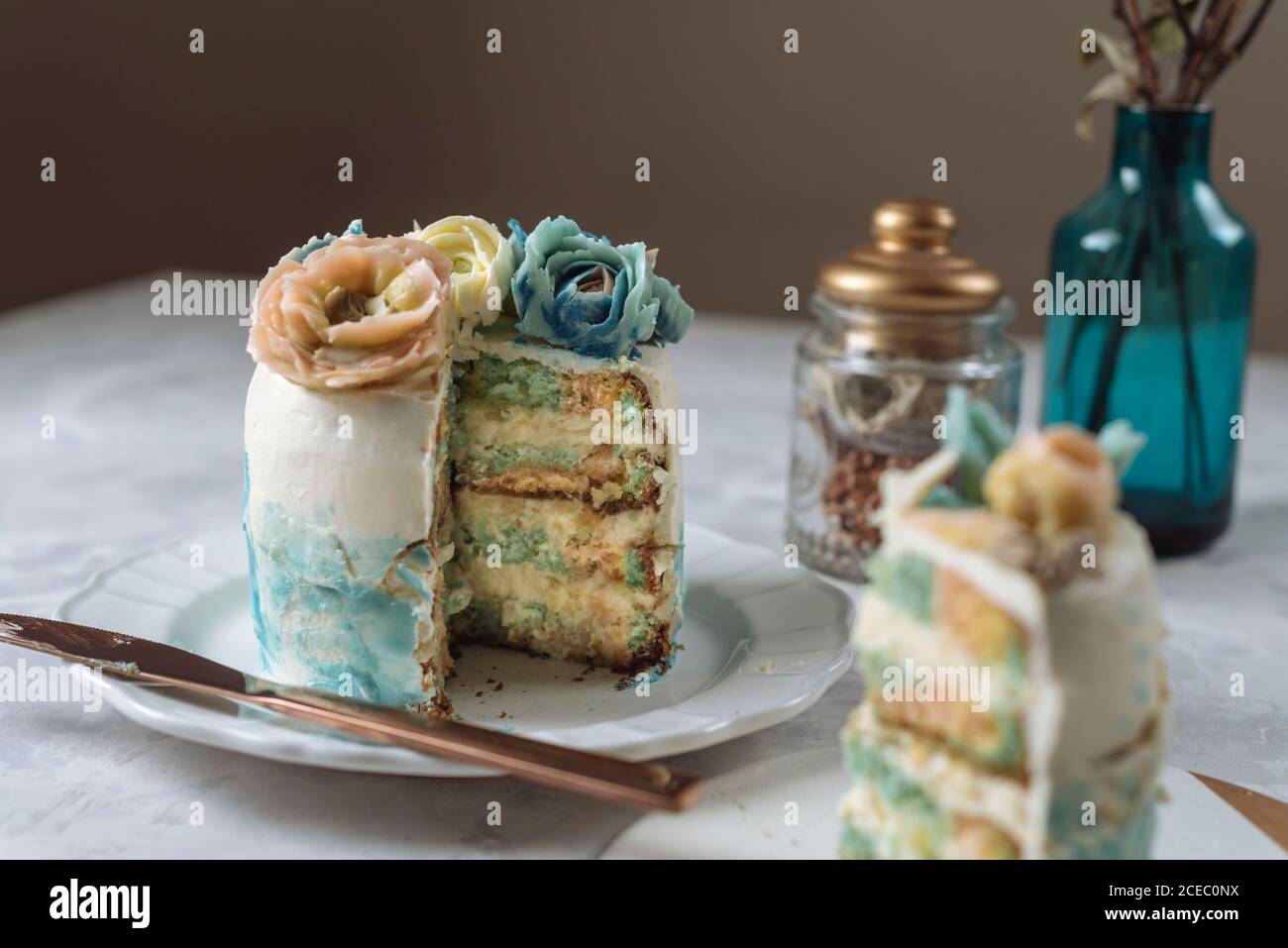 Layered Rainbow Cake Fotos E Imagenes De Stock Alamy