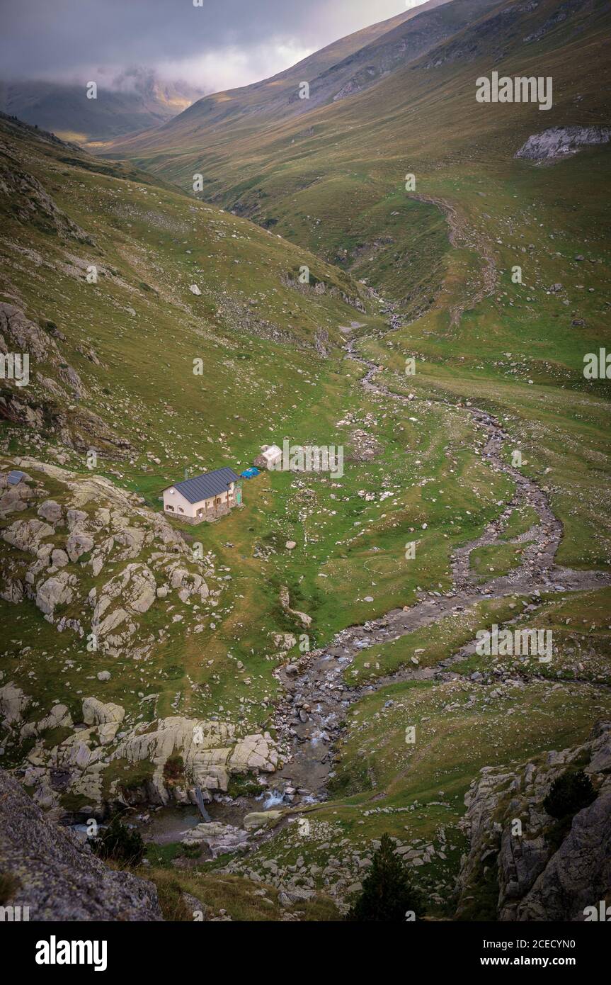 El valle del coma de Vaca en las montañas de los Pirineos, Girona, Cataluña, España Foto de stock